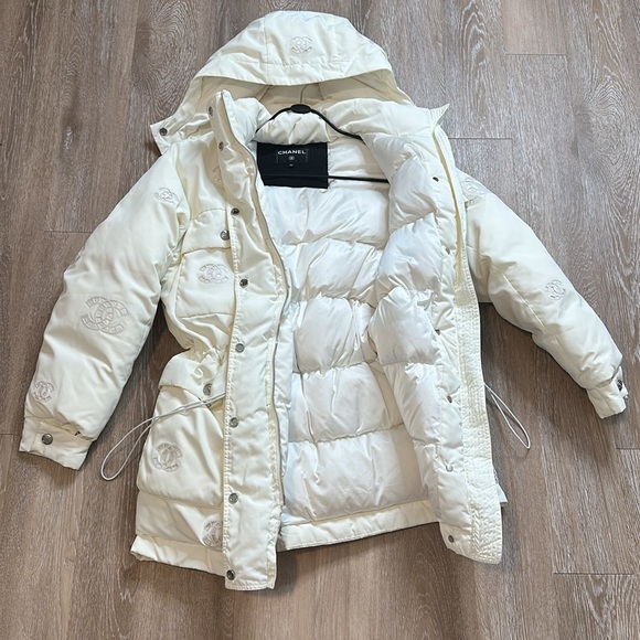 CHANEL 2021 Coat Jacket CC Logo White Padded Down Puffer Hooded size 36 - Picture 5 of 13